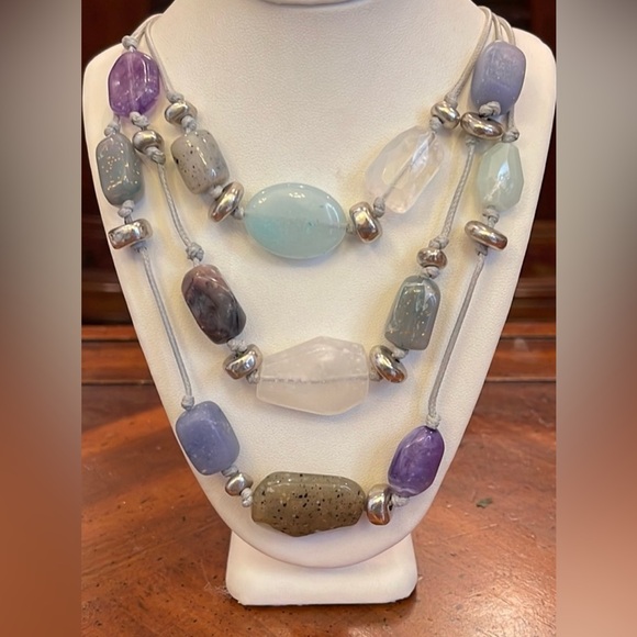 Dillards necklace with gift box NWT price is firm - Picture 1 of 6